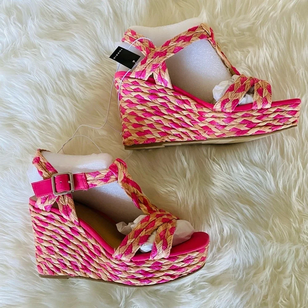 Torrid T strap raffia wedges, Sz. 9WW